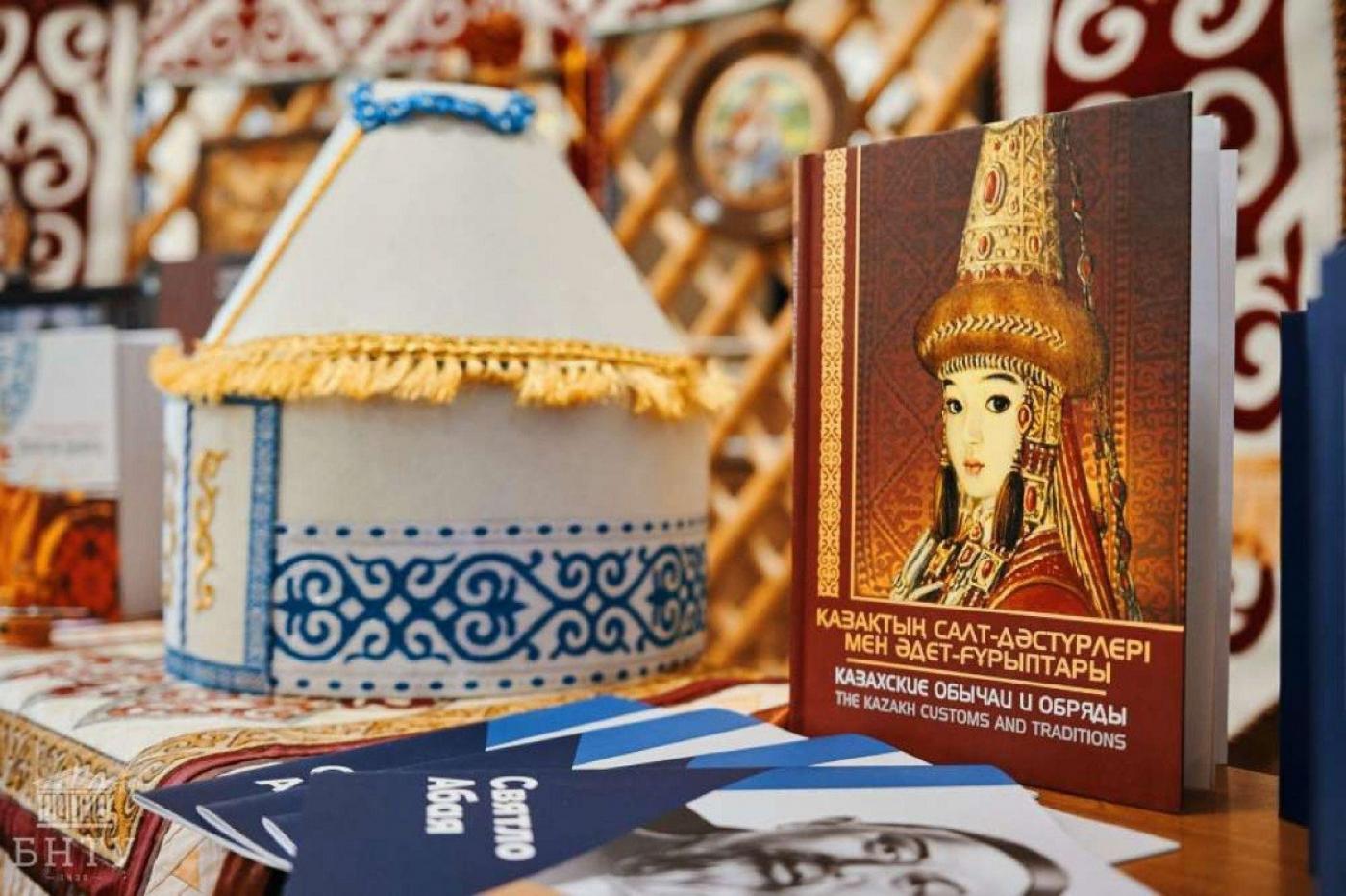«Моя цель – создать стихи – чеканных слов набор». Поздравление иностранных студентов БНТУ с Днем Абая
